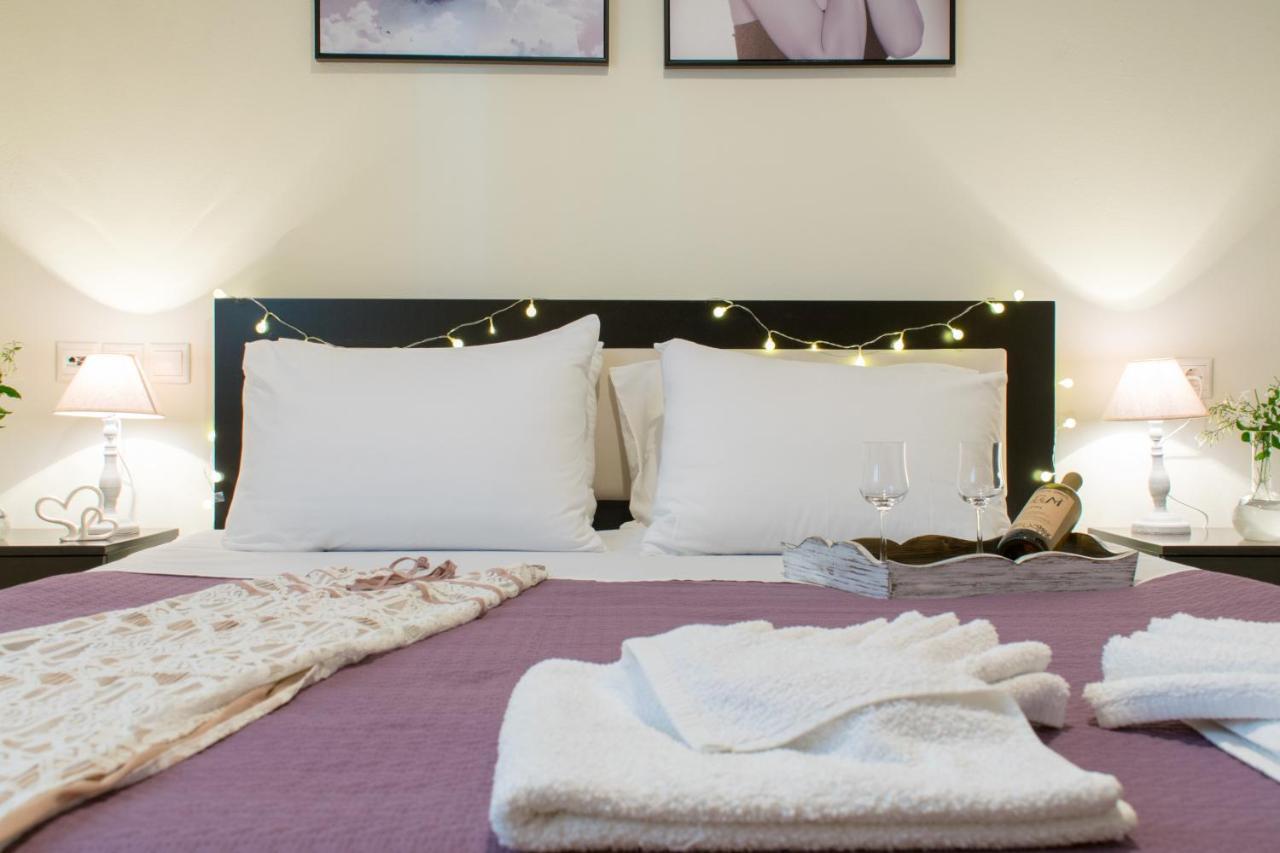 Leilighet Blue Iris: Stylish Just 10 Minutes Walk From Old Town Chania *