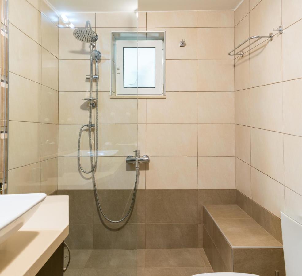 Blue Iris: Stylish Just 10 Minutes Walk From Old Town Chania Leilighet *