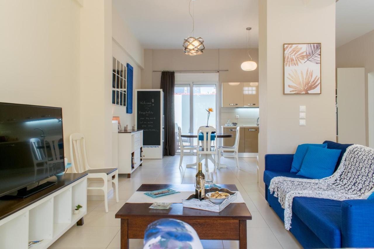 Blue Iris: Stylish Just 10 Minutes Walk From Old Town Chania Leilighet Khania